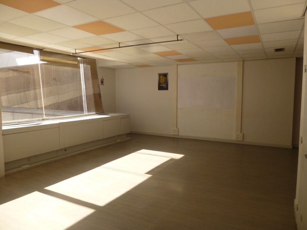  600 m2 de bureaux avec parking à vendre à Cergy au prix de 650000 euros Cergy