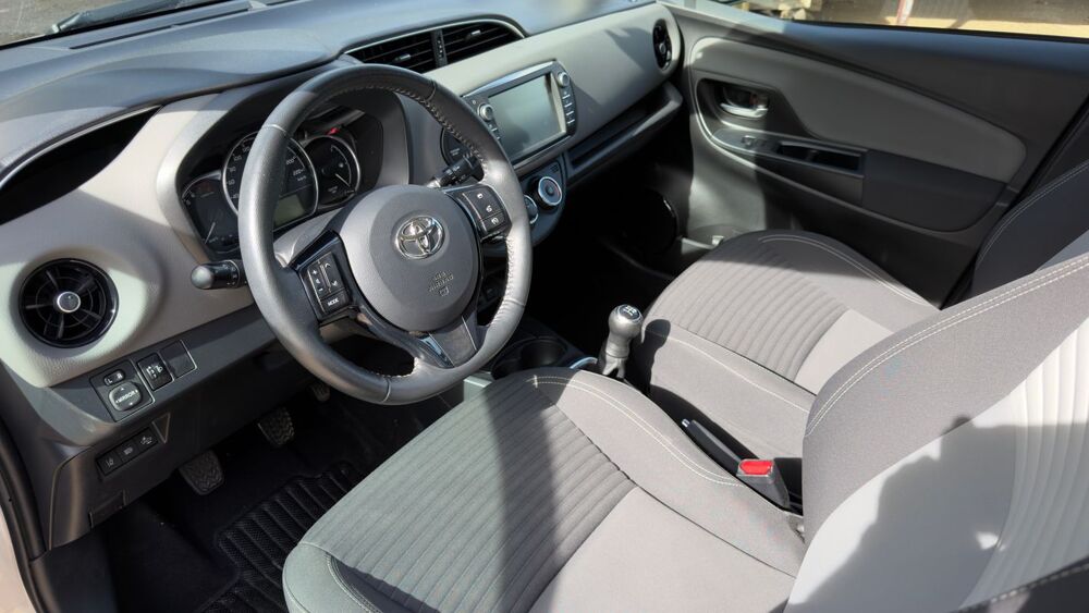 Yaris III 1.0 VVT-i 72 France Business - Entretien constructeur 2020 occasion 45000 Orleans