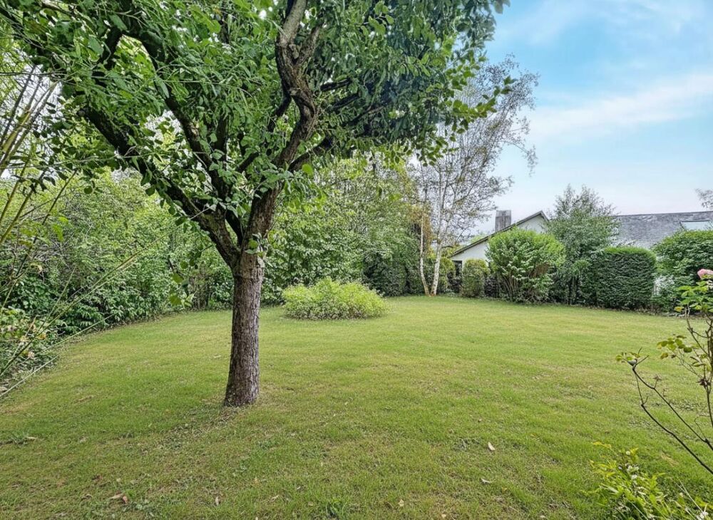 DOMAINE DE LA VALLÉE DE LA BIÈVRE MAISON FAMILIALE EN LISIÈRE DE FORÊT, AU CALME ABSOLU