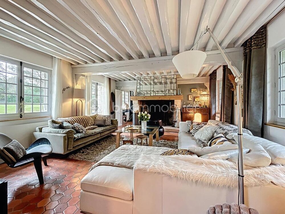 ENSEMBLE IMMOBILIER DE CARACTÈRE AVEC DÉPENDANCES ET 7300 m²