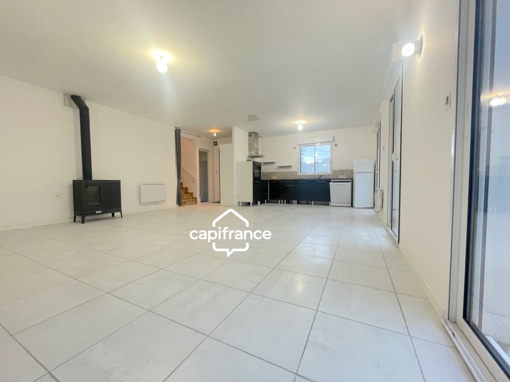 MAISON FAMILIALE DE 152 m2 AVEC PISCINE, GARAGE ET ESPACE INDÉPENDANT À DEUX PAS DE L'OCÉAN !