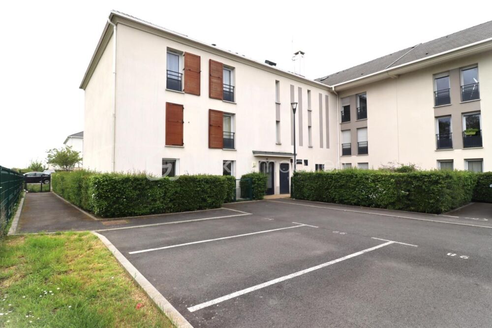 Vente Appartement AGREABLE APPARTEMENT TRAVERSANT ET LUMINEUX ( 3 pieces 53 m² ) AVEC PLACE DE PARKING PRIVATIVE Egly