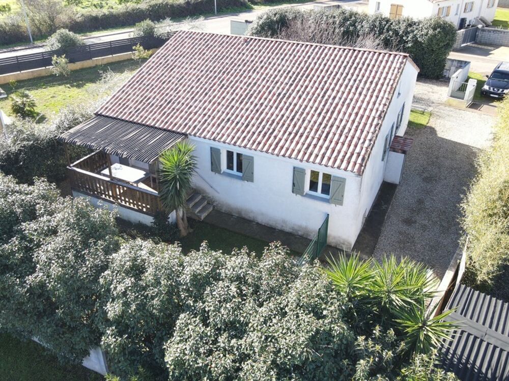 Vente Maison Maison de plain-pied de 144 m2 au total, 2 maisons indépendantes, jardins, terrasses, parking, sans vis-à-vis et proche des comm Folelli