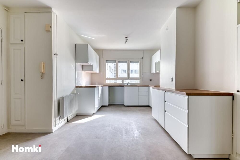 Vente Appartement À VENDRE – SPACIEUX T4 DE 101 m2 AVEC BALCON – LYON 3 Lyon 3