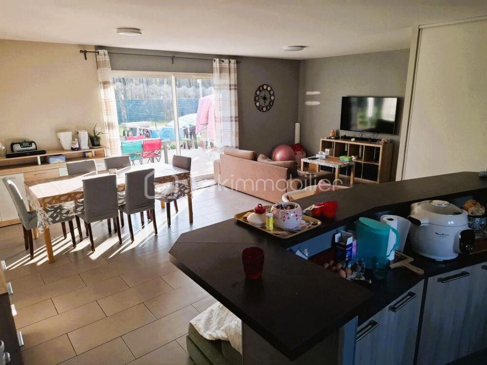 Maison contemporaine 4 chambres avec piscine et terrain de 1847 m²