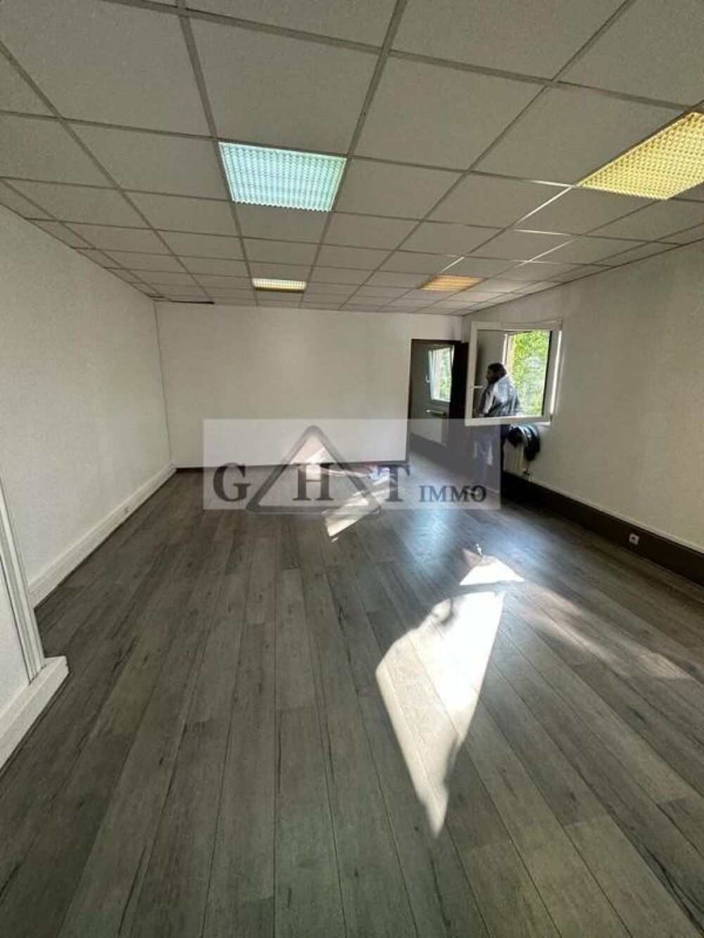   BUREAU 60 M² Á LOUER Bonneuil sur marne