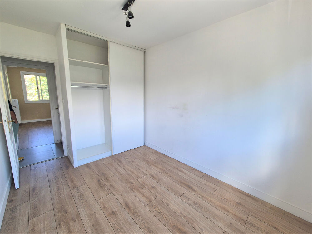 Vente Appartement EYBENS – T4 73 m² AVEC VUE SUR LES MONTAGNES, ÉTAGE ÉLEVÉ, BALCON, SEJOUR DOUBLE ET PLACE DE PARKING PRIVATIVE Eybens