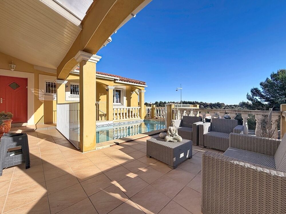 Maison à vendre 7 pièces 166 m2 JUVIGNAC (34) FONTCAUDE - Terrasse / Piscine - Double garage - Sous sol - Terrain clos