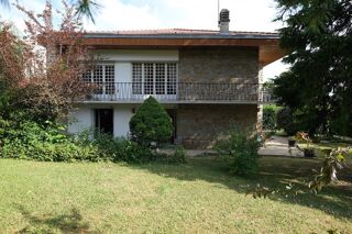  Maison  vendre 8 pices 220 m