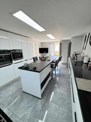  Maison  vendre 6 pices 185 m