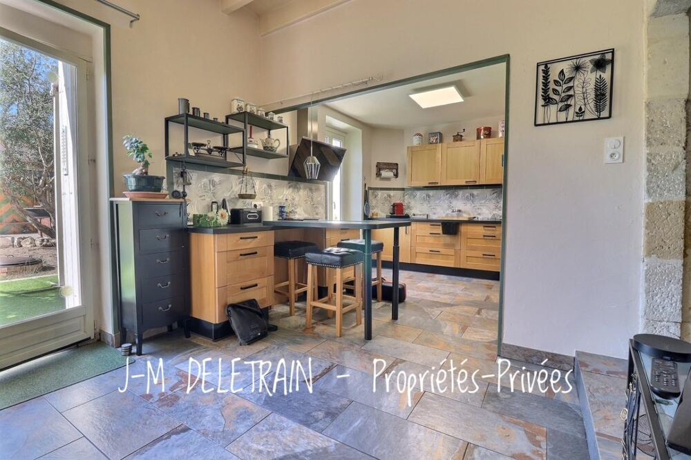Vente Maison Vélines, maison de bourg en pierre avec atelier d'artiste et grandes dépendances Velines