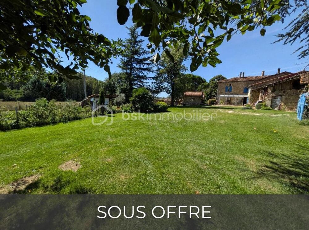 EXCLUSIVITÉ  Ancien corps de ferme sur 2 hectares 98 a 39 ca avec dépendances, verger et rivière