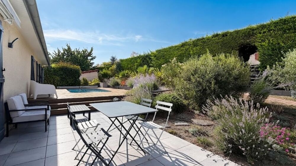 Vente Maison Maison à vendre La Roche-Blanche (63670) – Villa 7 pièces 172 m² avec piscine et vue imprenable La roche blanche