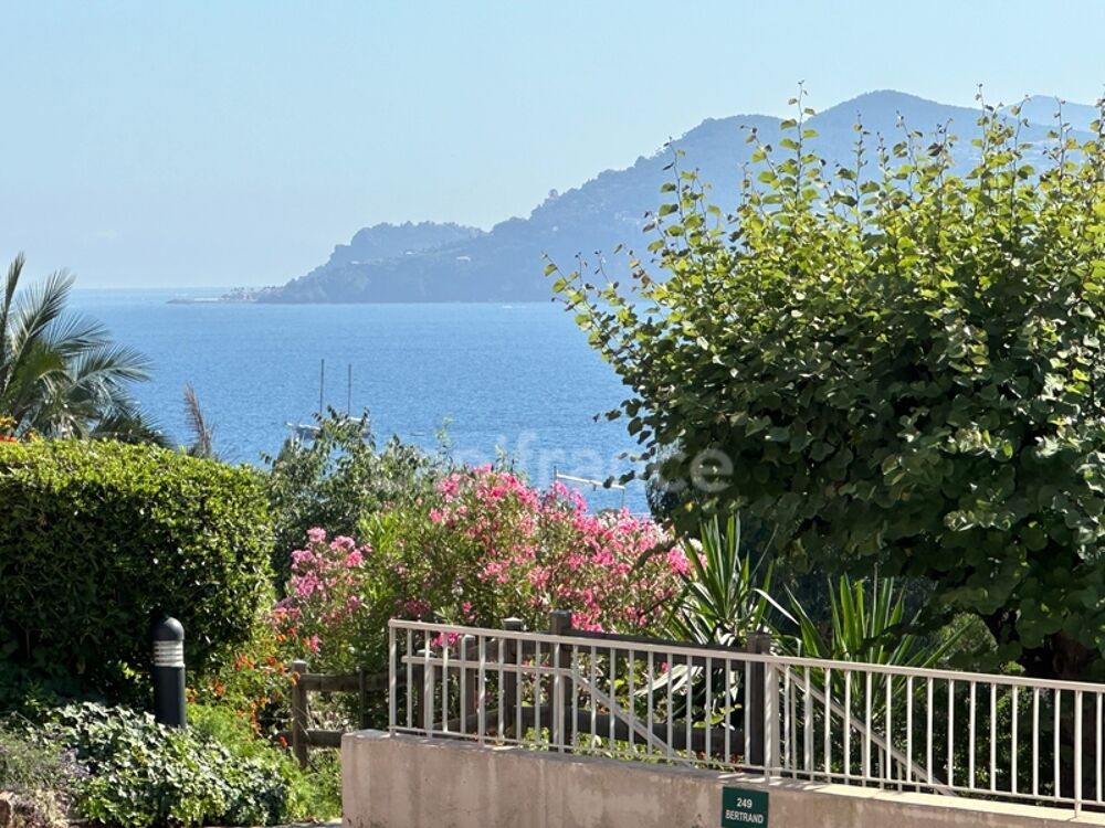 Vente Appartement Appartement à vendre 2 pièces CANNES (06), vue mer, terrasse, piscine, place de parking !! Cannes