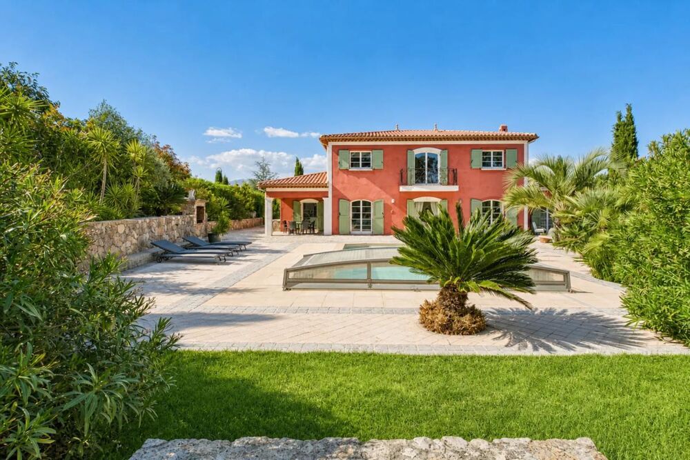 Villa familiale de 250 m² avec piscine, terrain plat