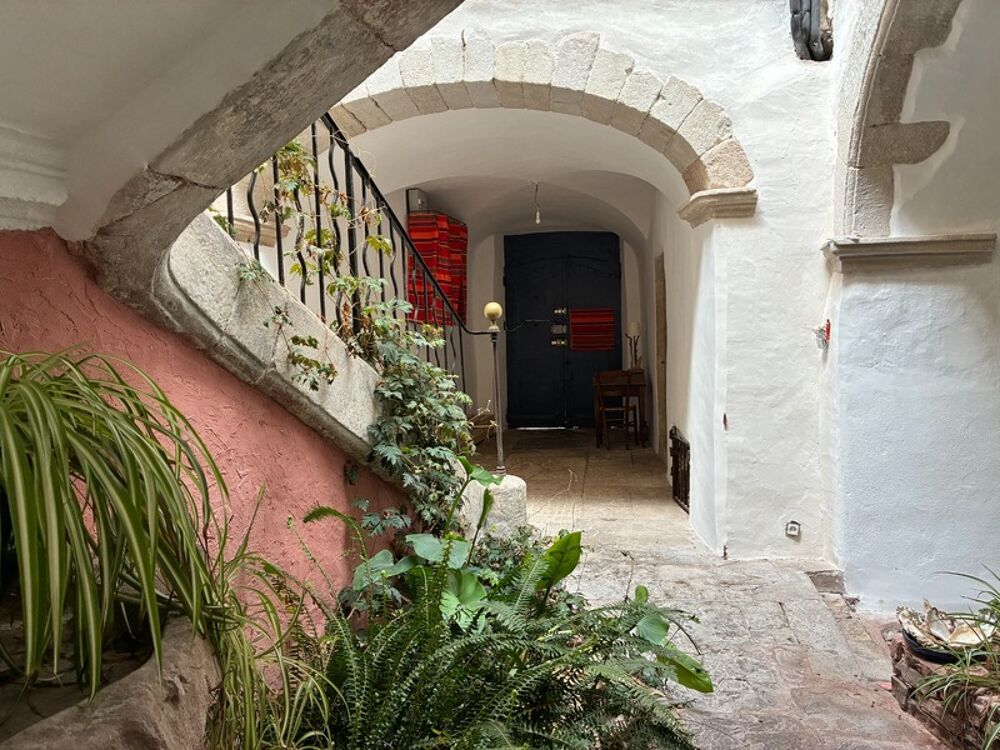 Maison de caractère du XIII? siècle  Cour intérieure, lumière et fort potentiel au coeur de Saint-Affrique
