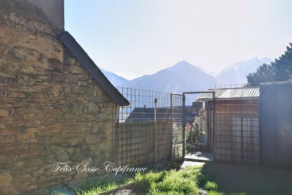 Vente Maison Sazos 65,  maison de village de 70 m² à rénover avec jardin et vue panoramique sur les montagnes ! Sazos