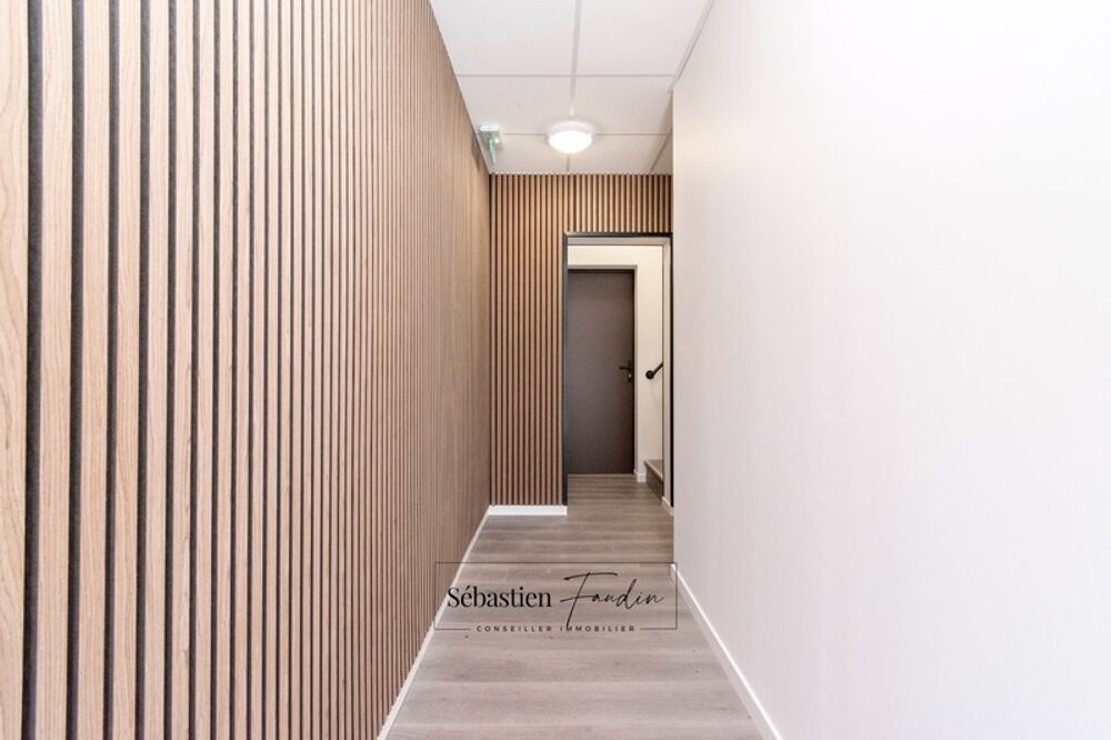   Dpt Bouches du Rhône (13), à louer GÉMENOS Bureau de 20 m² - Climatisation réversible - Electricité et fibre (inclus dans les ch Gemenos