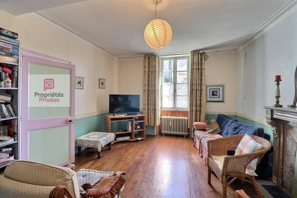 Grande maison de bourg de 193 m2 - 1 logement indépendant avec nombreuses et grandes dépendances