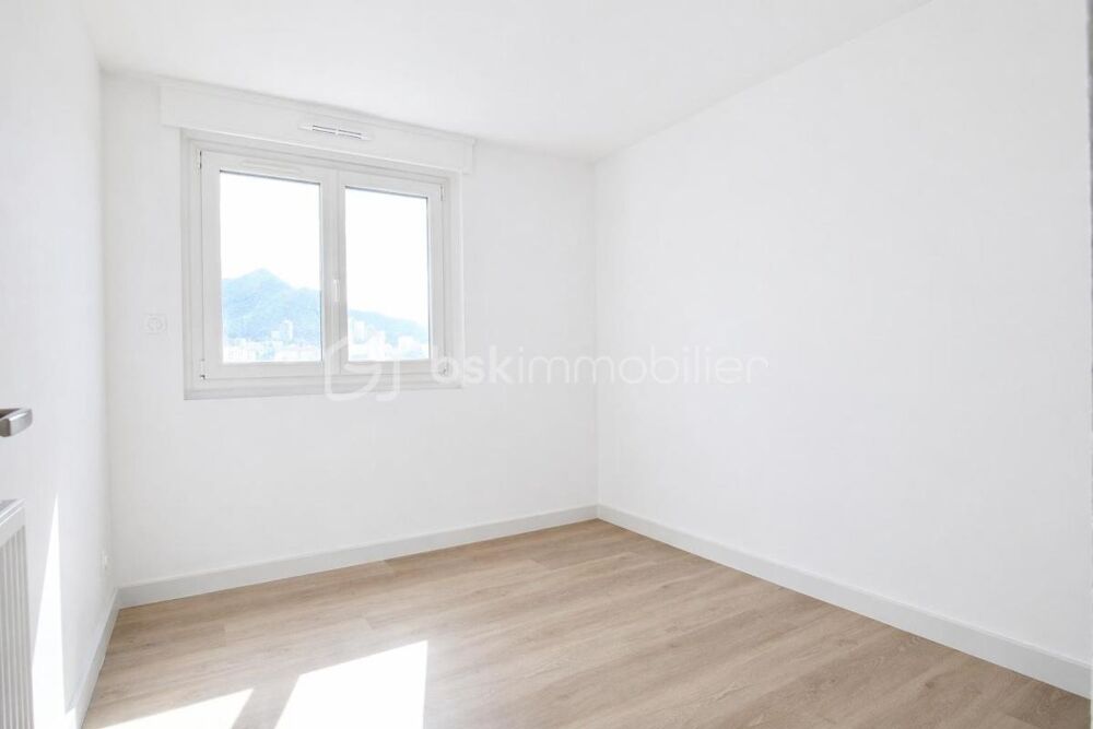 Marseille 10e  T3 rénové  51 m²  8e étage  Vue dégagée- Balcon  Cave