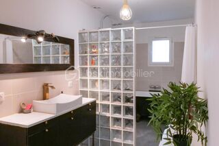  Villa à vendre 6 pièces 222 m² Saint mathieu de treviers