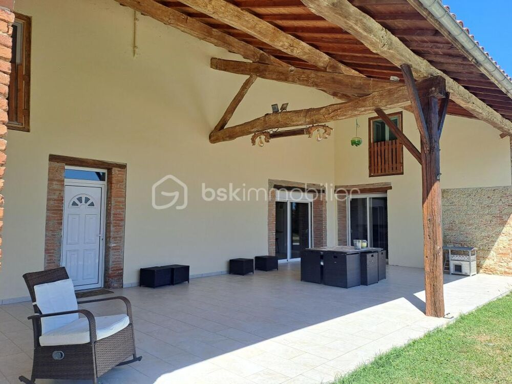 Longère de 275 m² avec dépendances et piscine