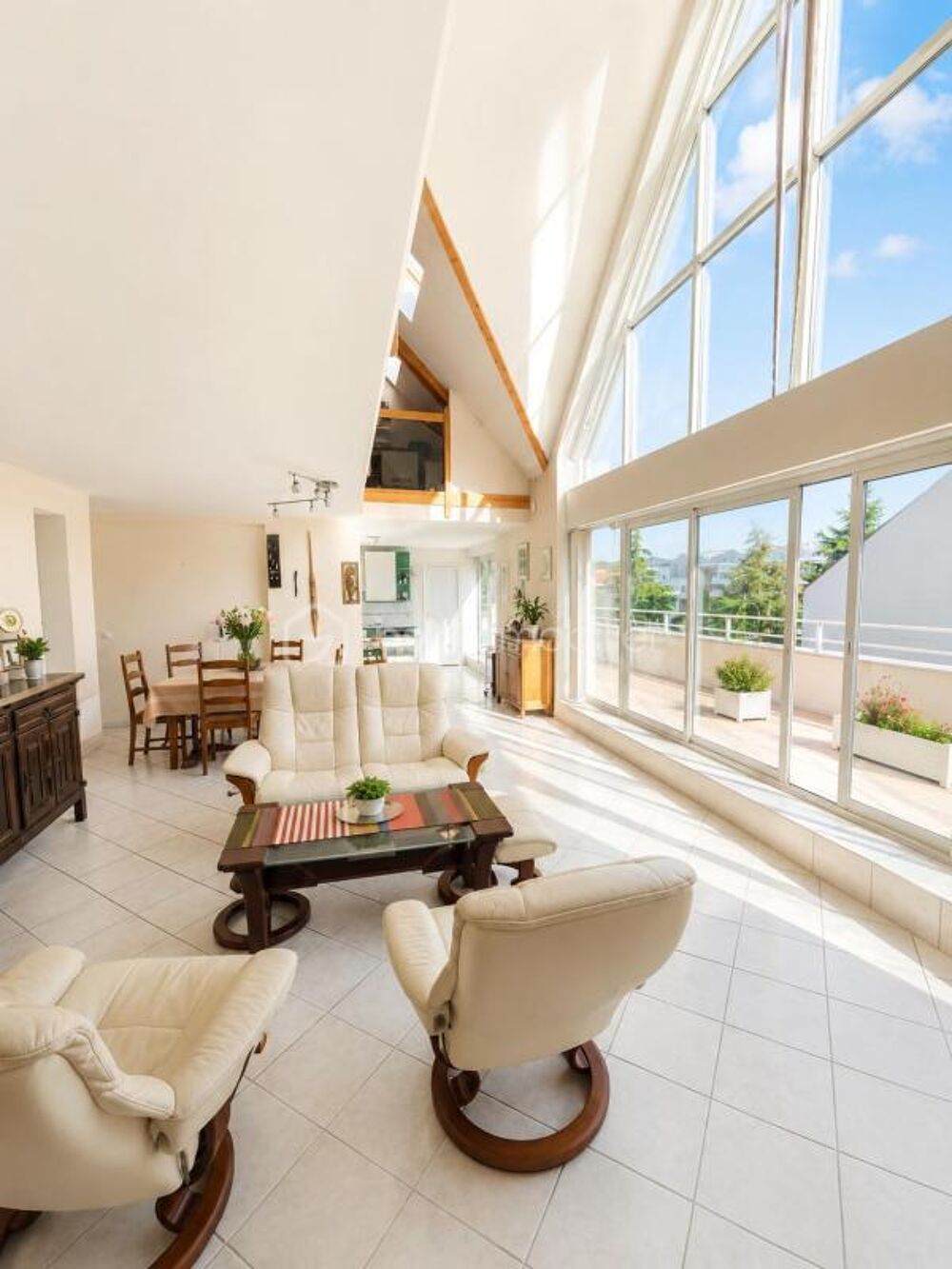 Vente Duplex/Triplex Entre maison et appartement : un duplex d'exception avec grande terrasse Ozoir la ferriere