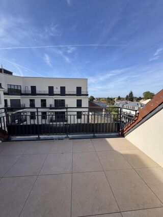 Vente Appartement À VISITER – DERNIER ÉTAGE – BALCON AVEC VUE JARDIN – PARKING DOUBLE – À 350 M DE LA GARE Saint leu la foret