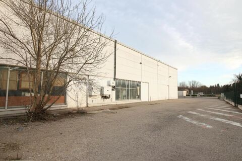   Droit au bail à vendre – Donnez une nouvelle dimension à votre projet !– Local commercial d'environ 950 m² – Emplacement stratég 