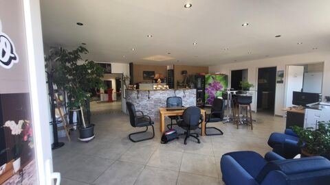 &Agrave; VENDRE – Ensemble de bureaux et entrep&ocirc;t &agrave; l'entr&eacute;e de Dieppe 778000 76370 Rouxmesnil bouteilless