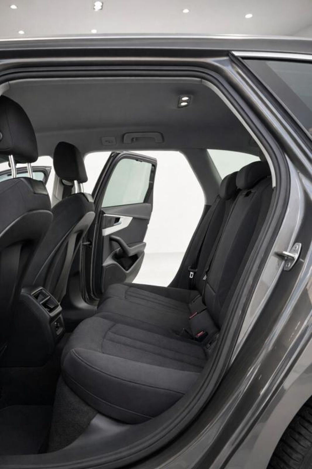 A4 1&deg; Main / 2l TDI 136cv Business Line Mild Hybrid S-Tronic7 B 2020 occasion 60430 Abbecourt
