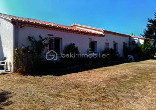  Maison  louer 6 pices 220 m