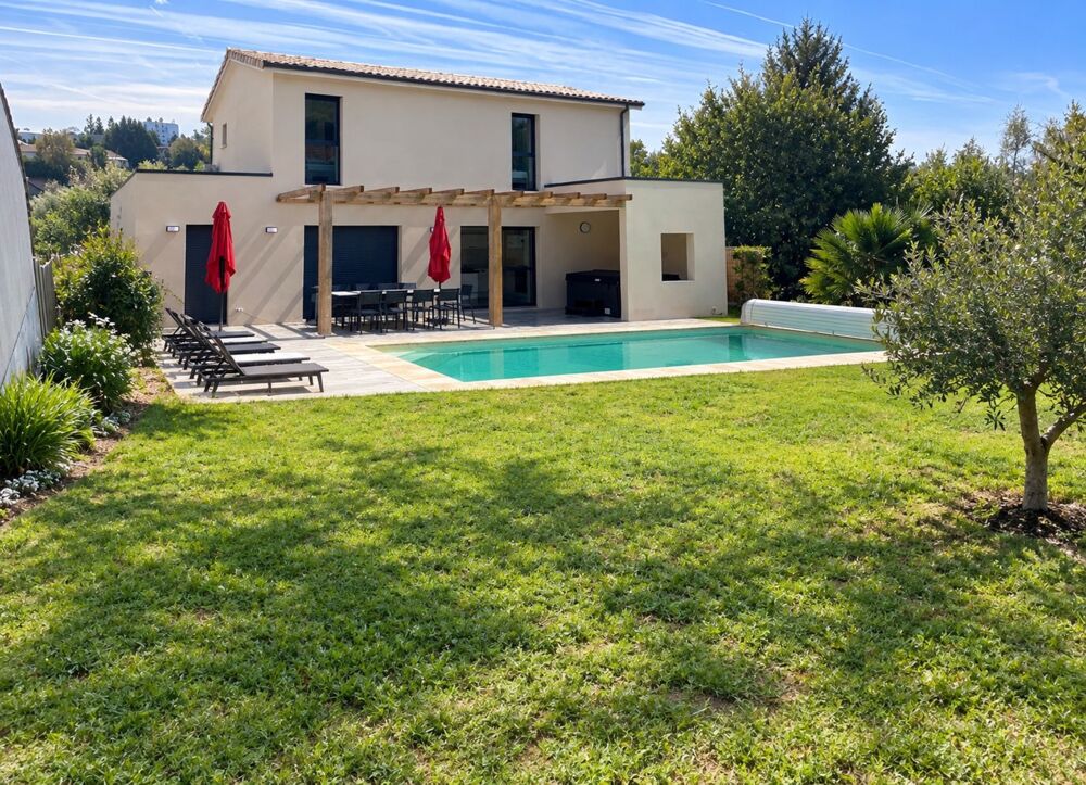Vente Terrain Terrain à vendre de 916,00 m² SAINTES (17) Saintes