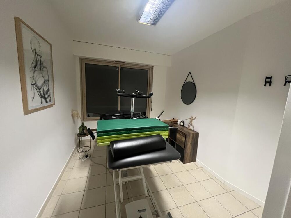   Centre historique Rodez, proche cathédrale, local professionnel situé au 1er étage, 104 m² Rodez