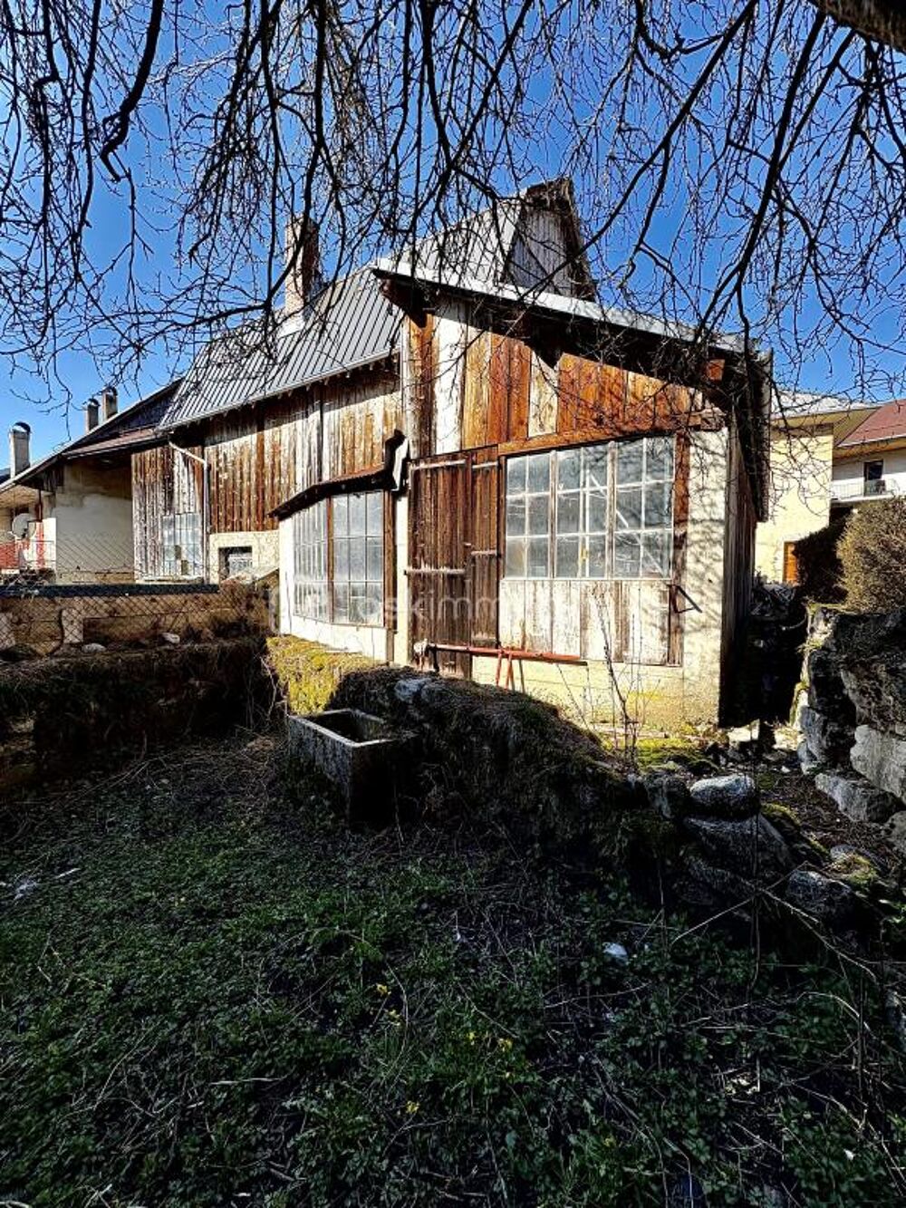 Ancienne forge en pierre à réinventer  Potentiel rare au coeur de La Compôte
