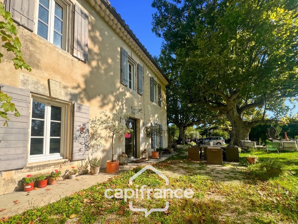 ALPILLES Mas en campagne de 250m² à MOLLEGES, 4 chambres, beaux volumes , terrain 5 000m², piscine, calme et sérénité