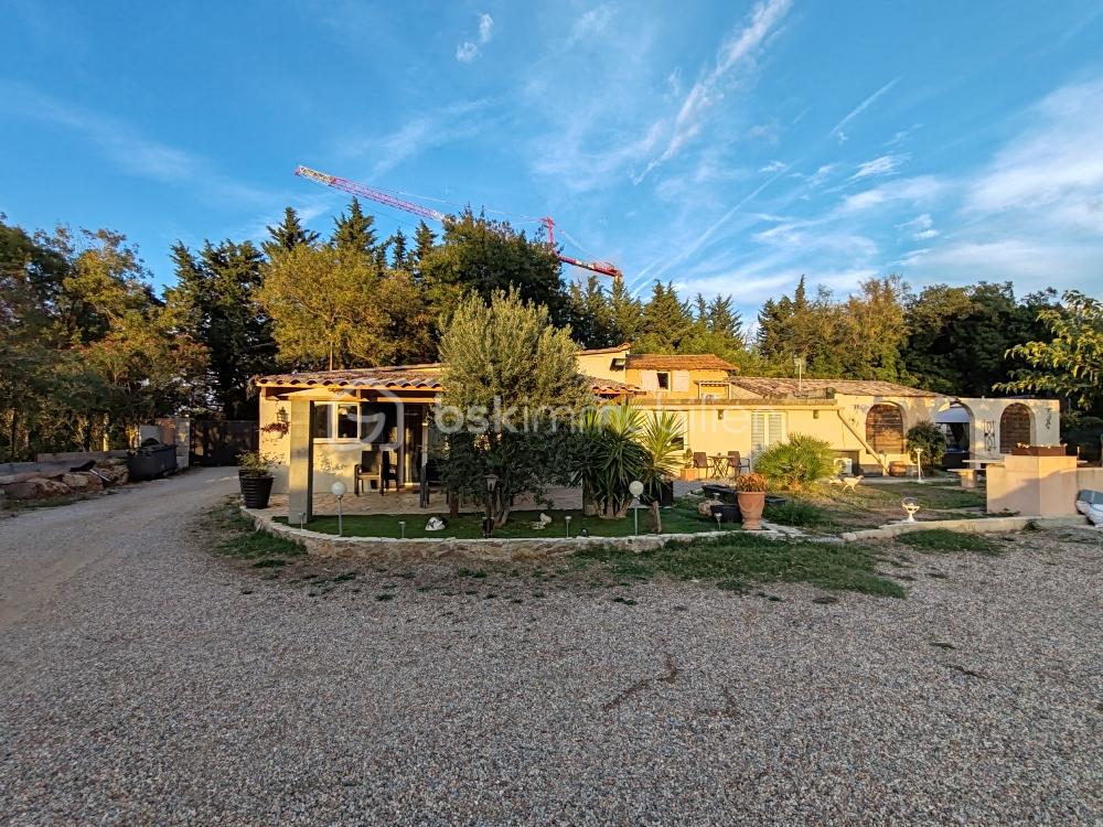Terrain voyageur avec 3 appartements de 65 m2 & de 40 m2 5 emplacements caravanes