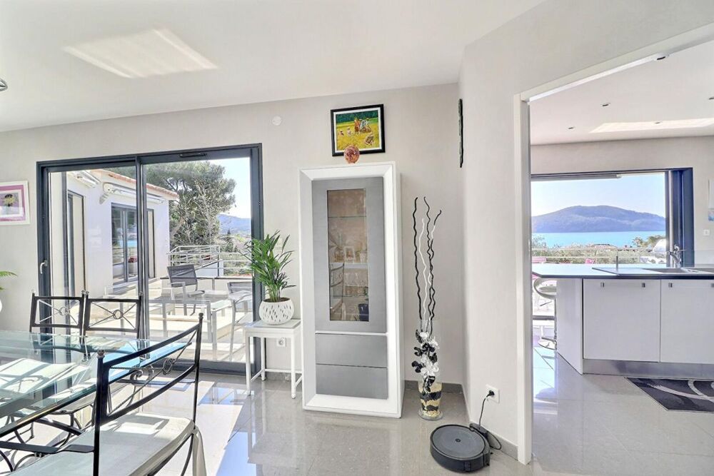 � vendre  Propri�t�/ch�teau Saint-Cyr-sur-Mer (83270)