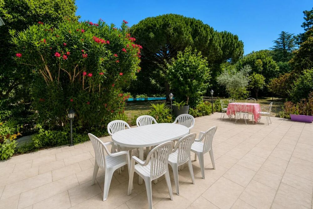 Maison de 7 pièces de 135 m² à Malataverne