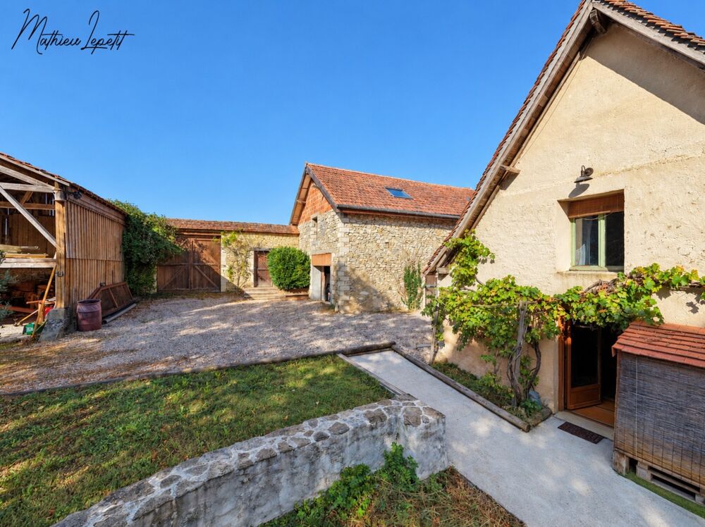 Vente Maison A vendre Deux maisons, un appartement indépendant et deux garages 246 M² habitables  8 pièces SAINT PIERRE DE CHIGNAC (24)– Terr Saint pierre de chignac