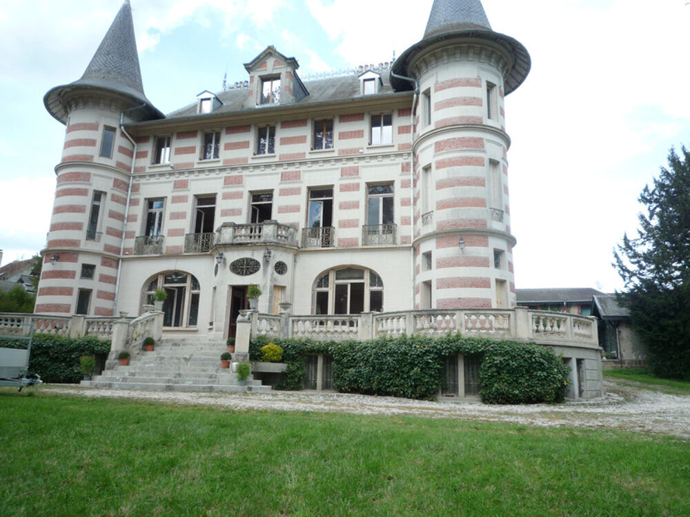 château-Thierry proche à vendre château fin XIX siècle avec salle de réception et dépendances sur un parc de plus de 20000 m2
