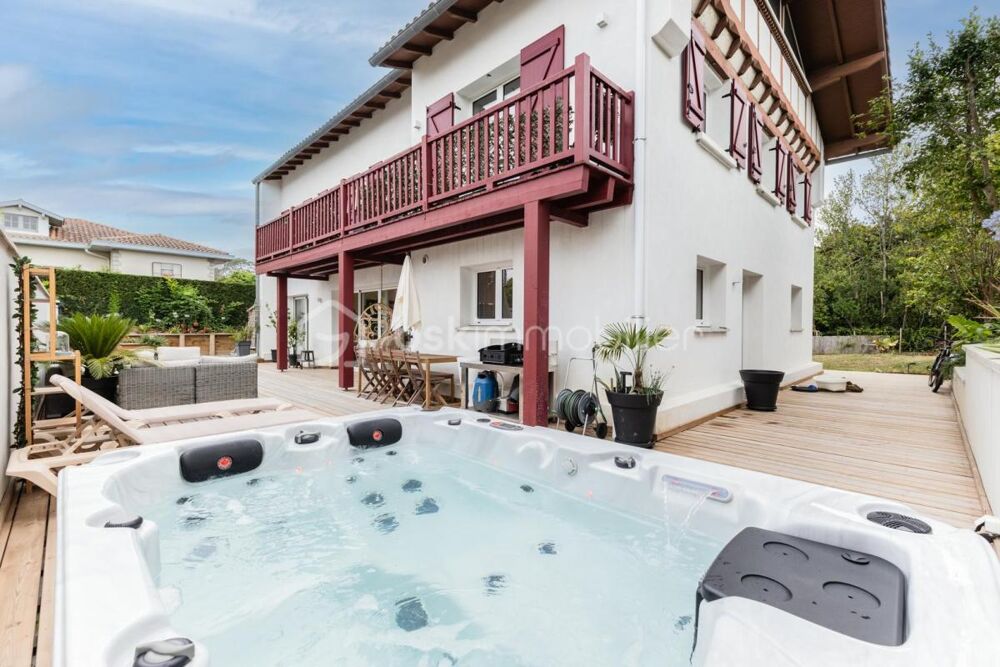 BIARRITZ  Élégante villa familiale rénovée 5 chambres - jardin ombragé et jacuzzi