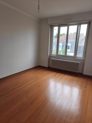  Appartement à louer 4 pièces 100 m²