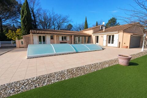   Maison spacieuse avec piscine � Forcalqueiret Maison - 7 pi�ce(s) - 161 m�