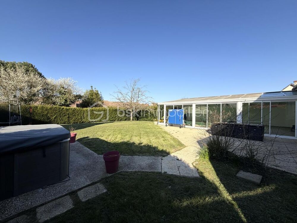 Maison familiale avec sous-sol . 4 chambres - piscine