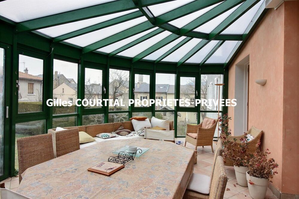 Saint-Julien-Chapteuil 43260 maison traditionnelle de 1972 sur deux niveaux élevés sur sous-sol 302 m² habitables 6 chambres