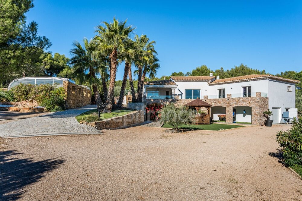 Vente Villa Maison à vendre 5 pièces LA CIOTAT (13) Terrain 3000 M2 Piscine,  Triple garage La ciotat