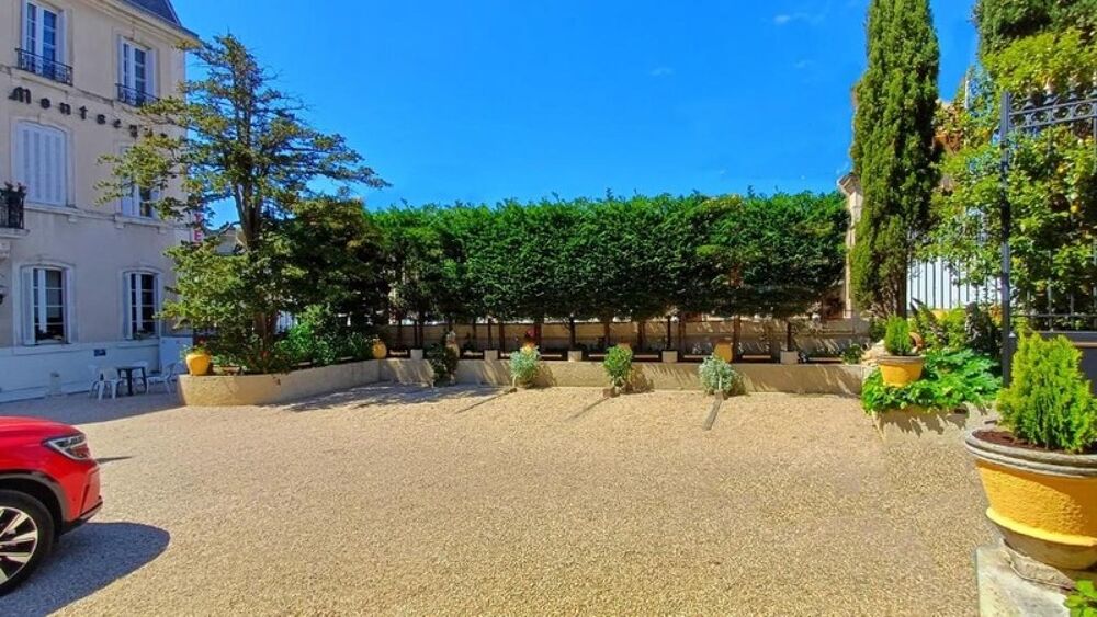Hôtel particulier à CARCASSONNE, 18 chambres, 1340 m² habitables avec 2 hangars 668 m², parking, jardin 350 m²
