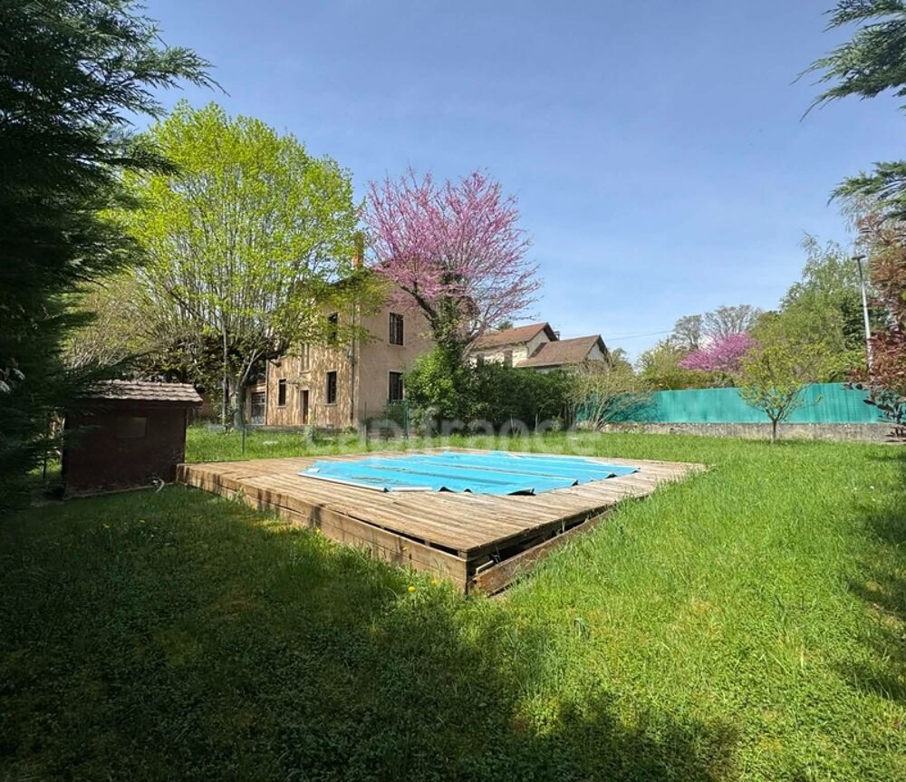 HYPER CENTRE  210 m²  6 CHAMBRES  PARC 1 300 m²  UNE MAISON FAMILIALE RARE À LES AVENIÈRES