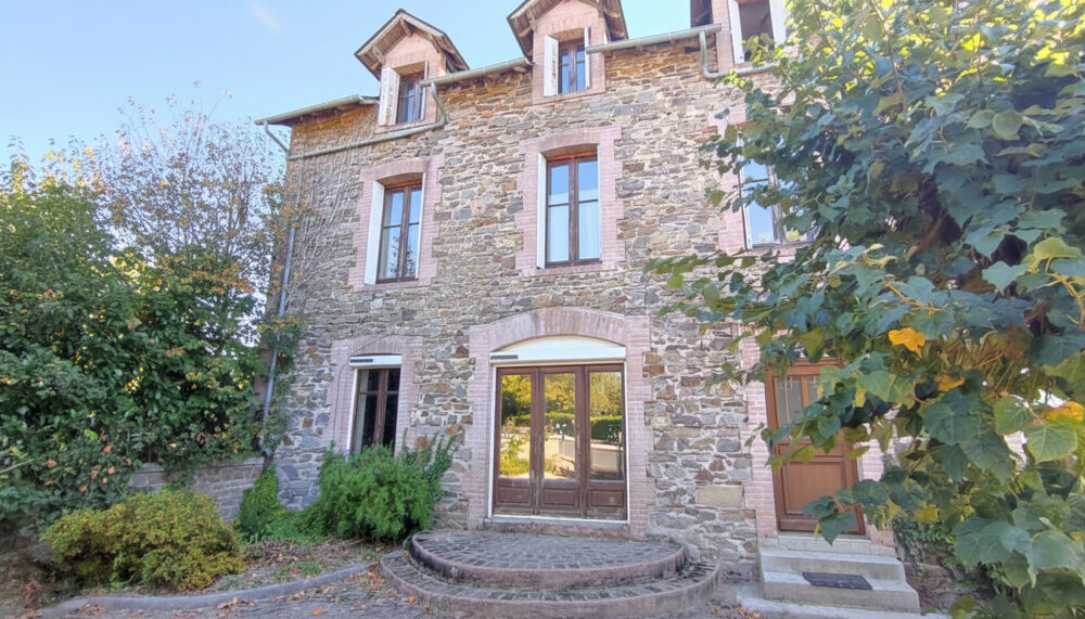 Ensemble immobilier en pierre avec terrain attenant de 5067m2 Soursac 19550